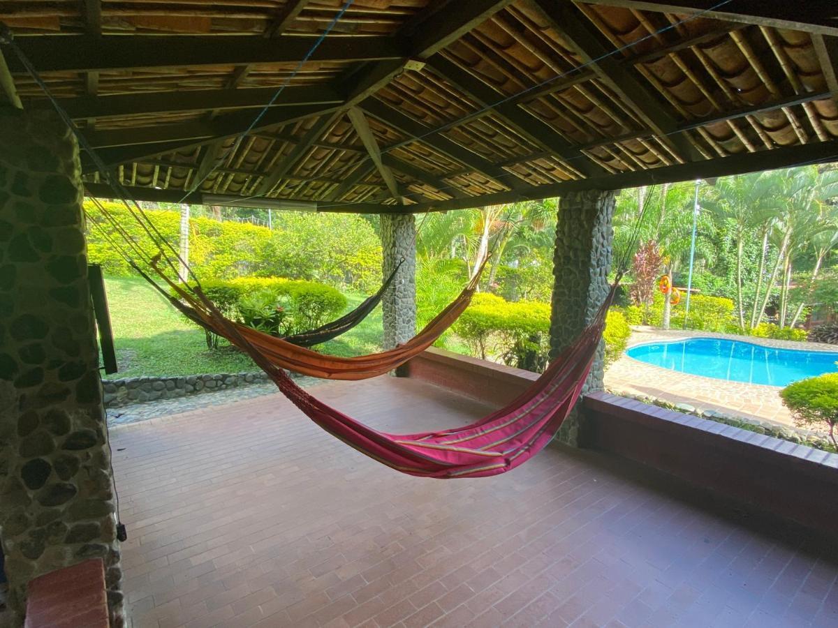 Finca Villa Chalet Del Rio Cali Farm Villa Chalet Cali River Exterior foto
